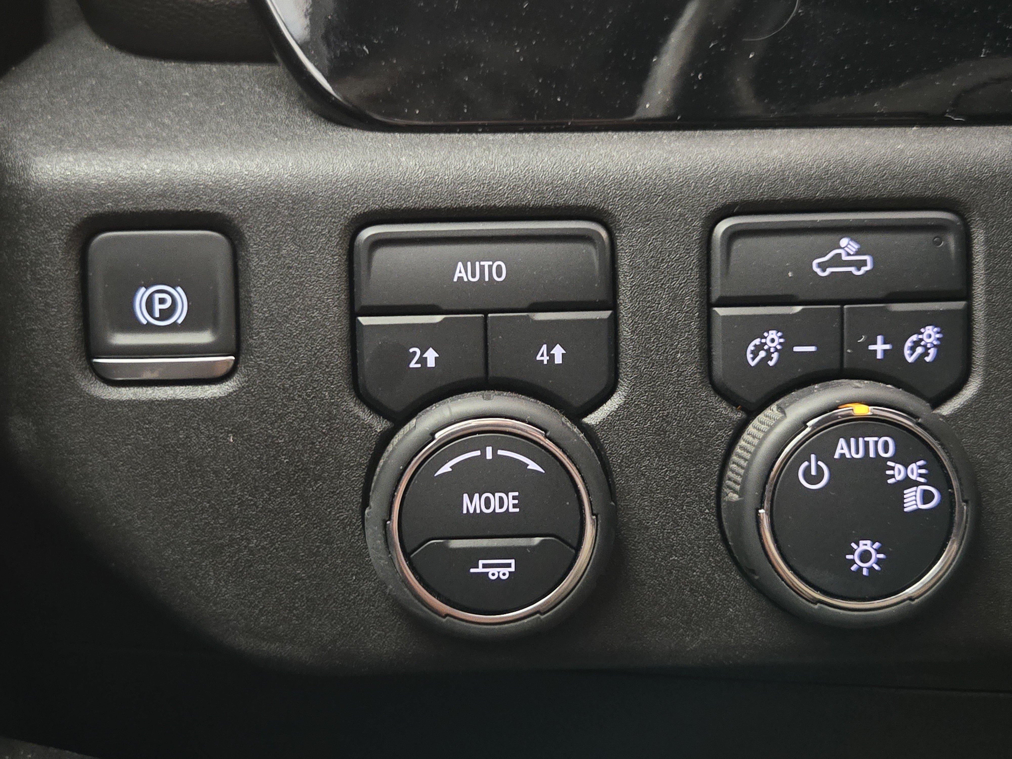 Used 2025 Chevrolet Silverado 1500 LT AWD/4WD image 21