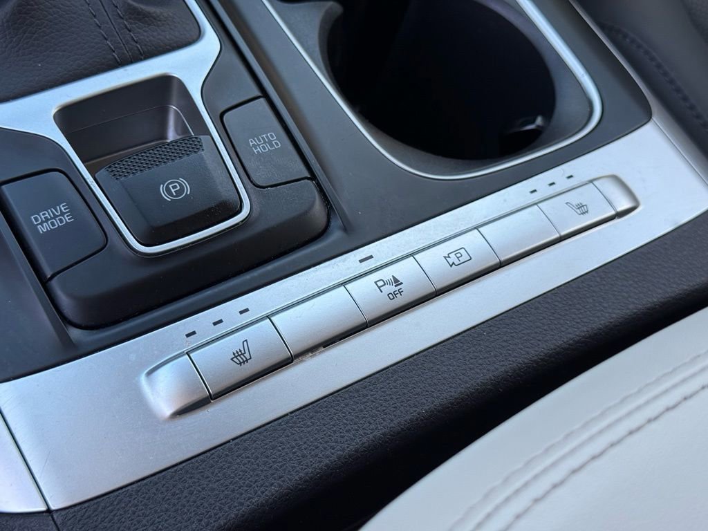 Used 2023 Kia Carnival LX image 14