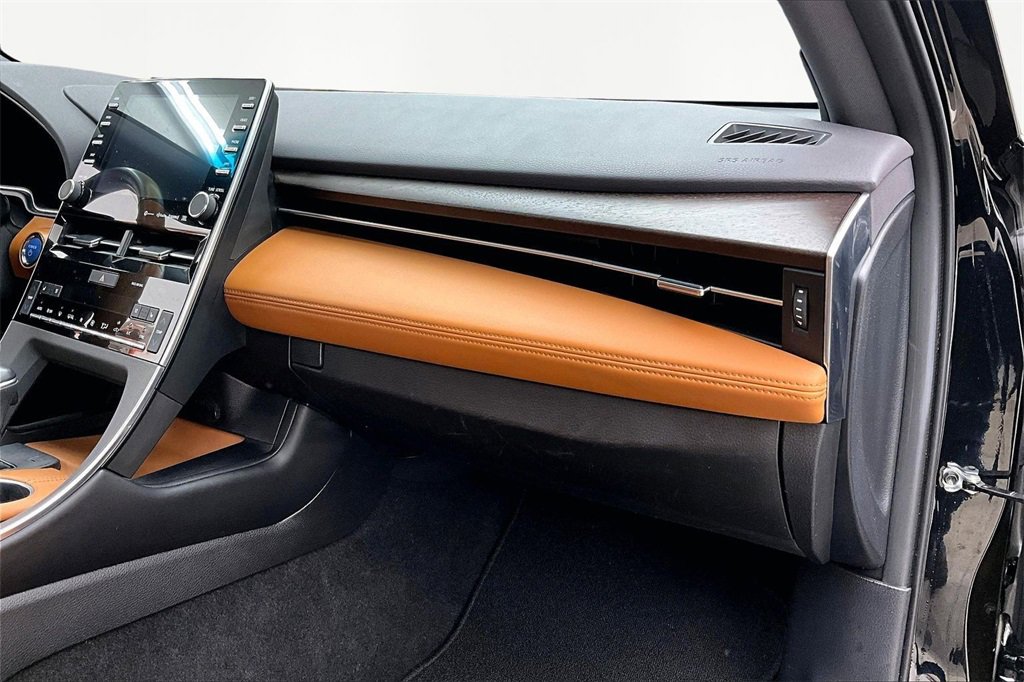 Used 2022 Toyota Avalon Limited image 17