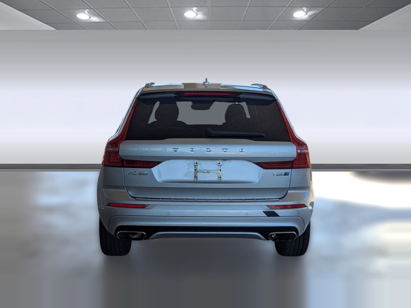 Used 2018 Volvo XC60 T6 R-Design w/ Convenience Package image 4