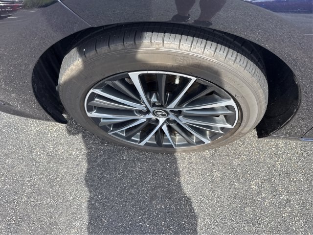Used 2025 Lexus ES 300h w/ Premium Package FWD image 19
