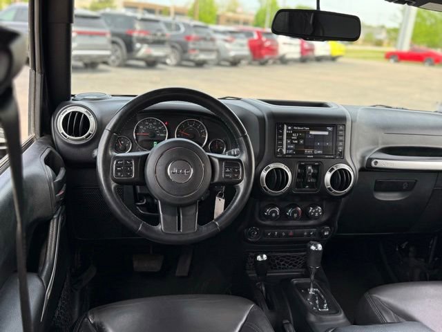 Used 2018 Jeep Wrangler Unlimited Sahara AWD/4WD image 4