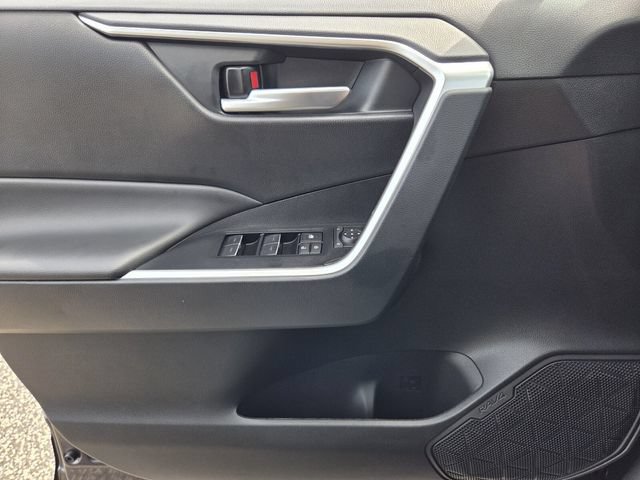 Used 2025 Toyota RAV4 XLE AWD/4WD image 22