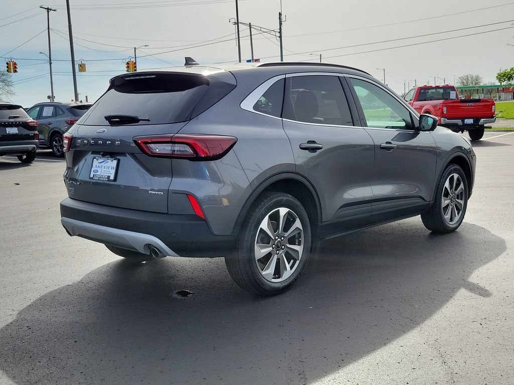 Certified 2023 Ford Escape Platinum AWD/4WD image 3
