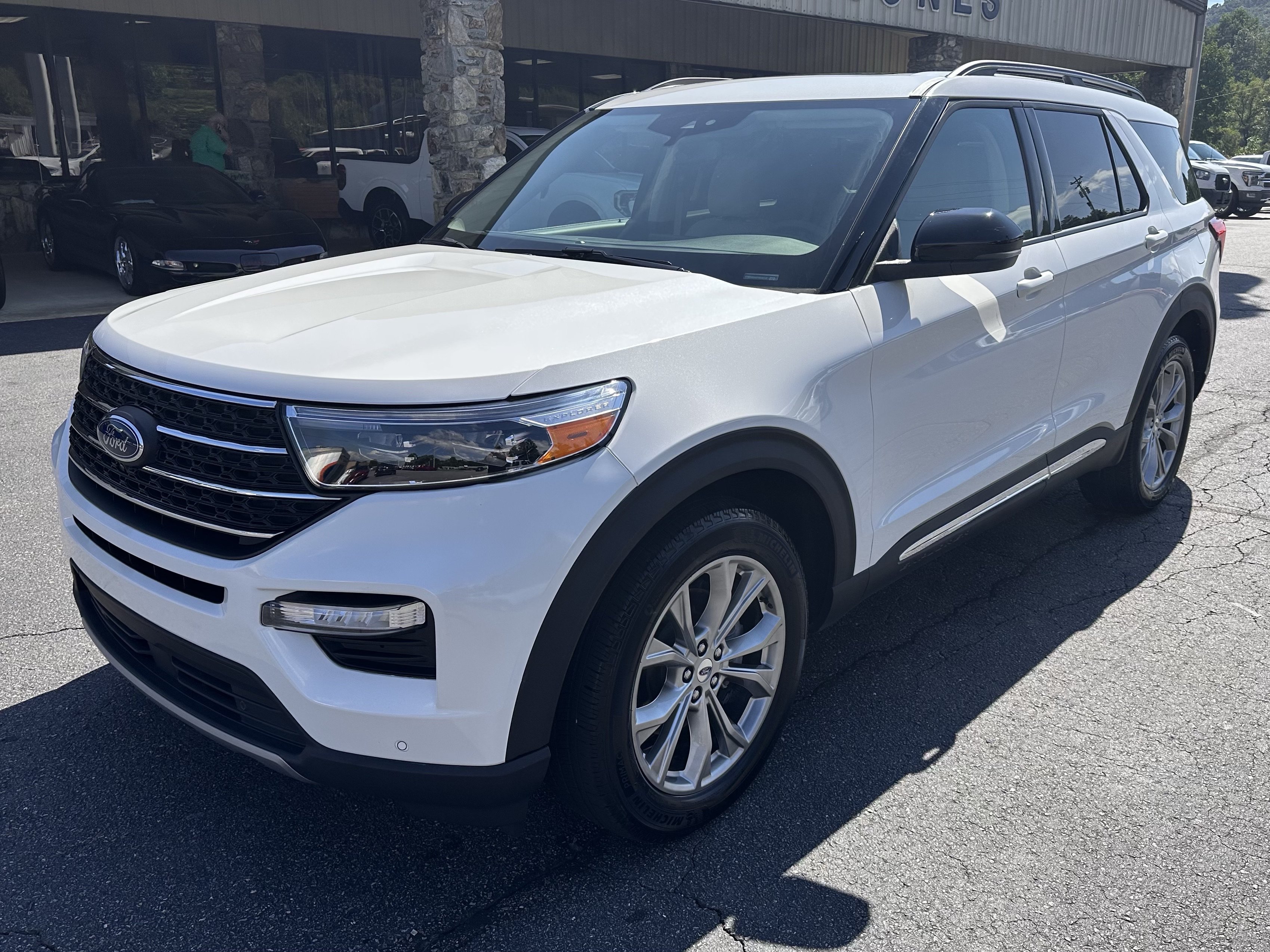 Certified 2023 Ford Explorer XLT w/ Equipment Group 202A AWD/4WD image 2