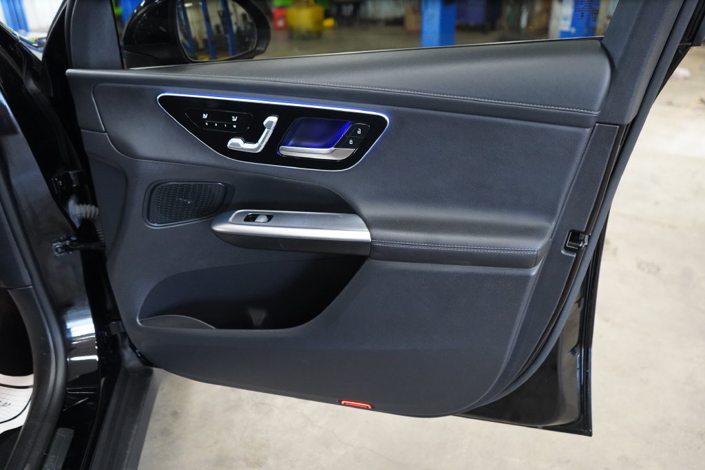 Used 2024 Mercedes-Benz GLC 300 4MATIC image 19
