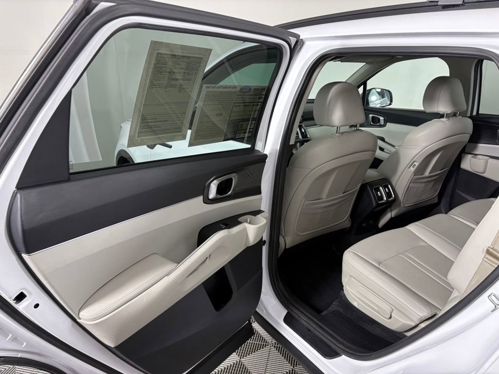Used 2023 Kia Sorento S w/ Panoramic Sunroof Package image 27