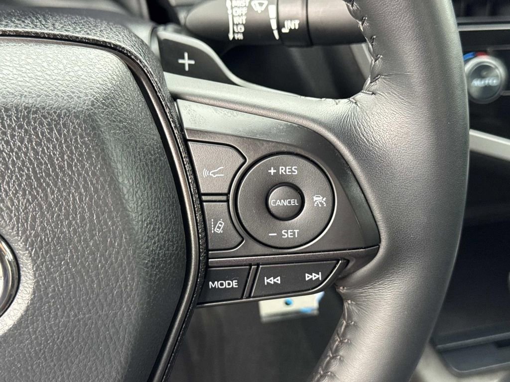 Used 2023 Toyota Camry SE image 11