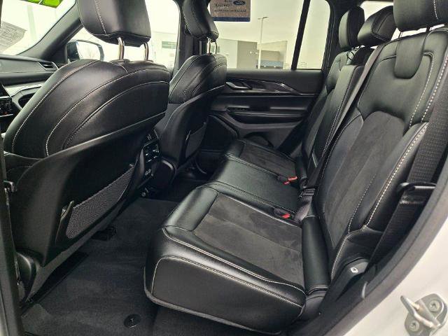 Used 2023 Jeep Grand Cherokee Altitude AWD/4WD image 18