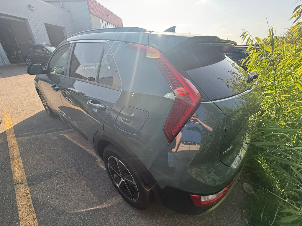 Used 2023 Kia Niro EX FWD image 7