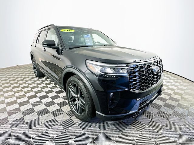 Certified 2025 Ford Explorer ST AWD/4WD image 4