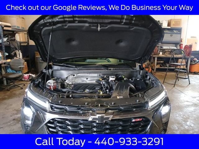 Used 2025 Chevrolet Trax RS w/ Sunroof Package FWD image 15