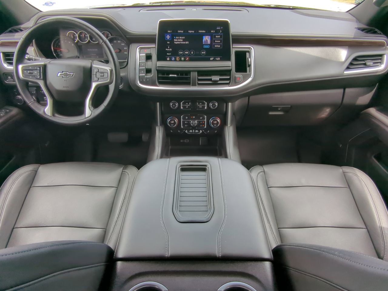 Used 2021 Chevrolet Tahoe Z71 w/ Z71 Signature Package AWD/4WD image 13