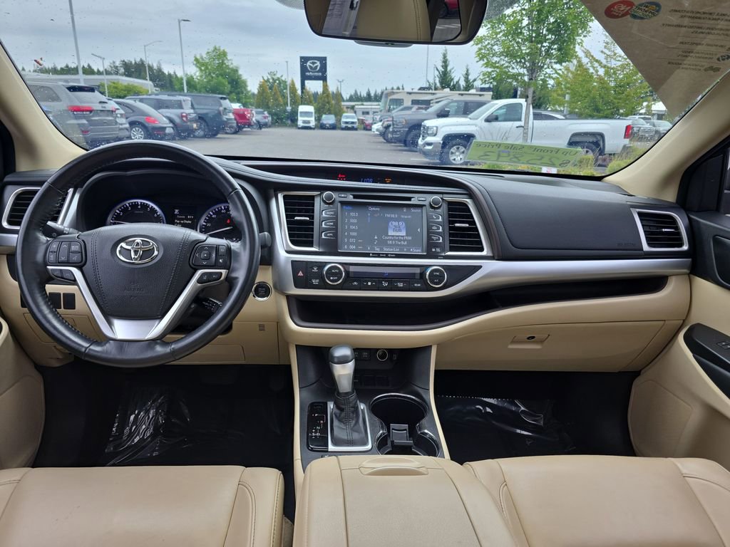 Used 2018 Toyota Highlander XLE w/ Carpet Mat Package (TMS) FWD image 7