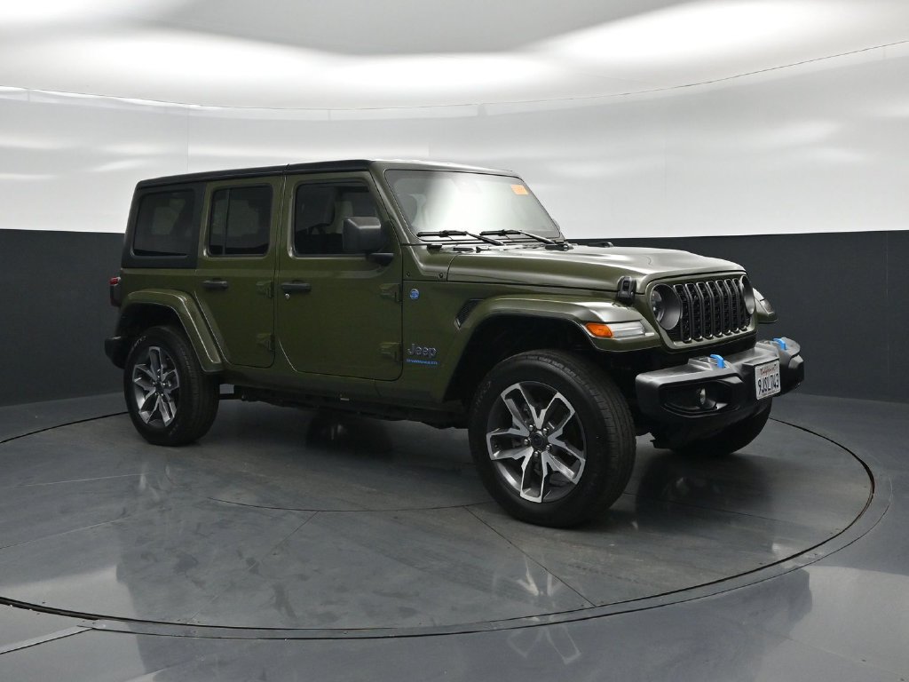 Used 2024 Jeep Wrangler Unlimited w/ Convenience Group AWD/4WD image 19