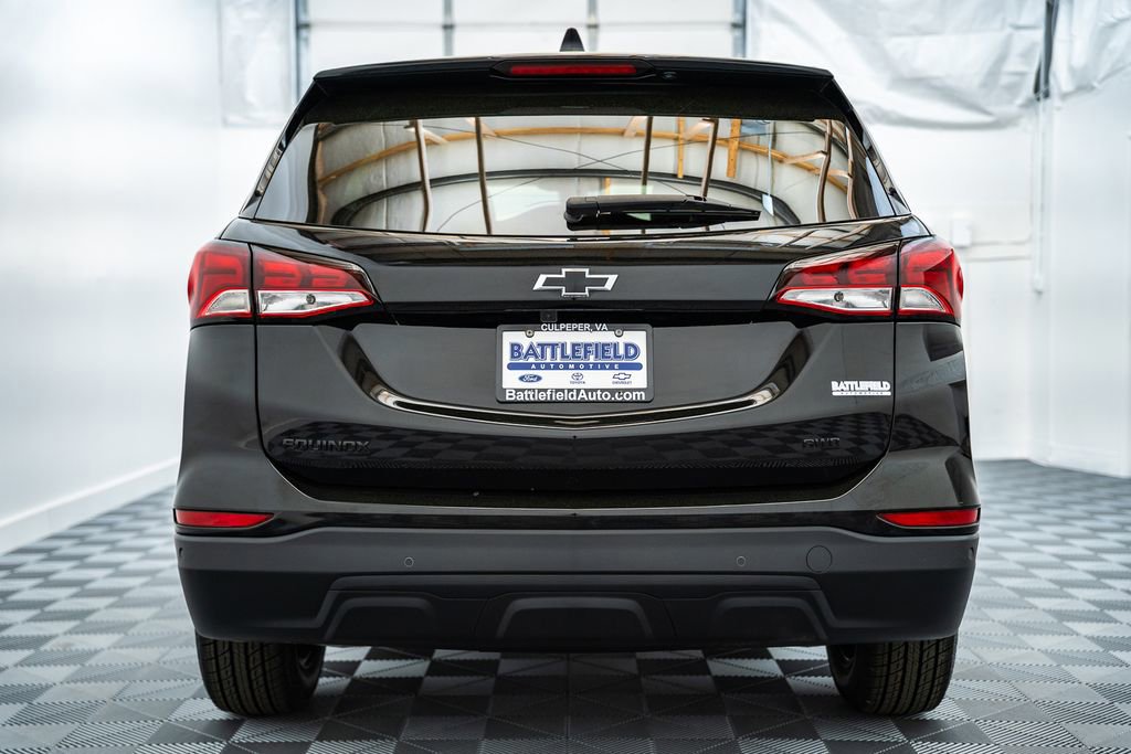 Used 2023 Chevrolet Equinox LS w/ LS Convenience Package AWD/4WD image 3