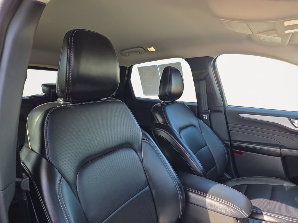 Certified 2025 Ford Escape Platinum AWD/4WD image 11