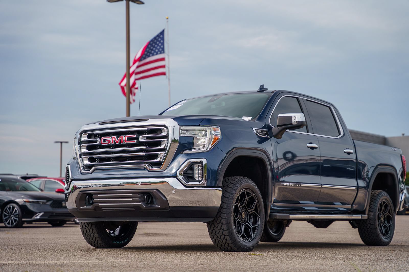 Used 2021 GMC Sierra 1500 SLT w/ SLT Premium Plus Package AWD/4WD image 5