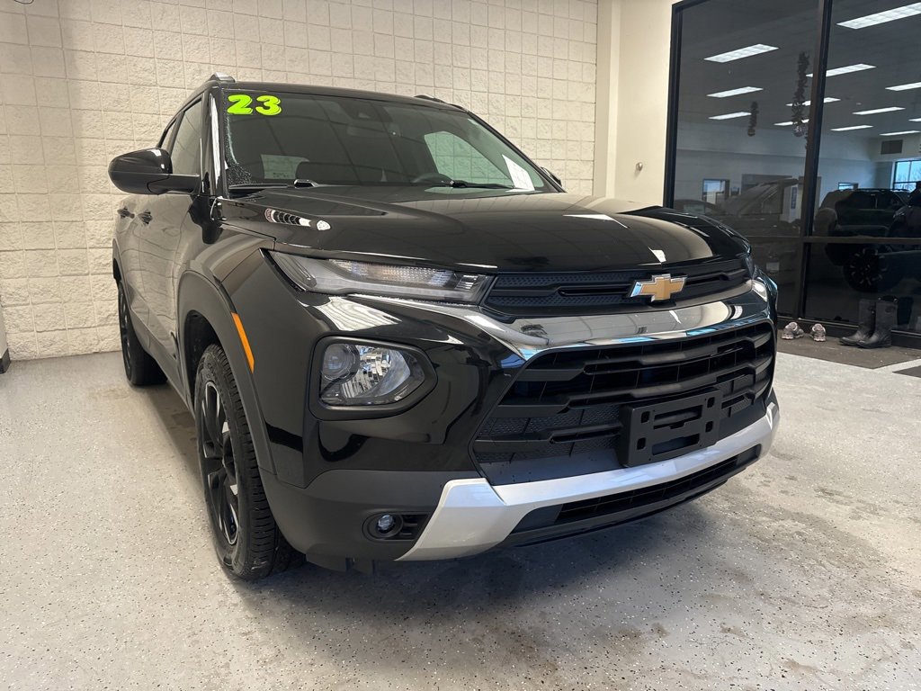 Used 2023 Chevrolet TrailBlazer LT w/ Convenience Package image 2