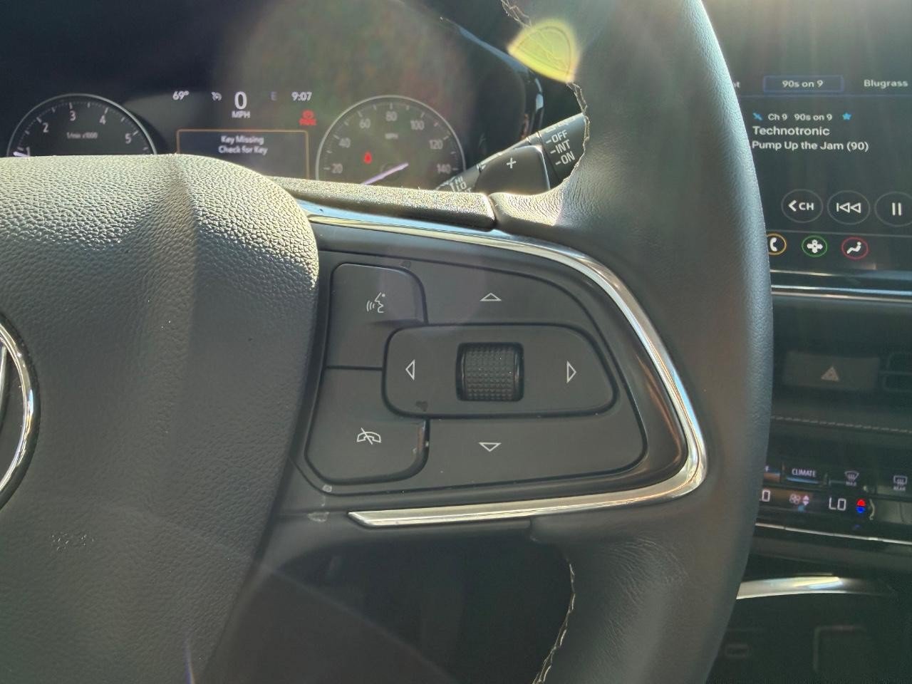 Used 2023 Buick Envision Essence FWD image 14