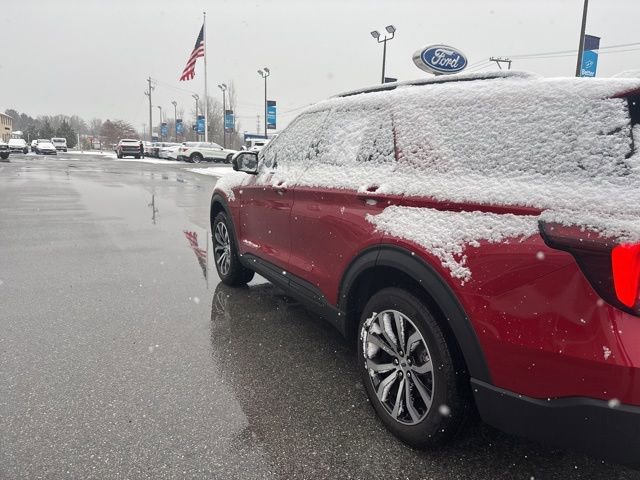 Certified 2025 Ford Explorer ST-Line image 5