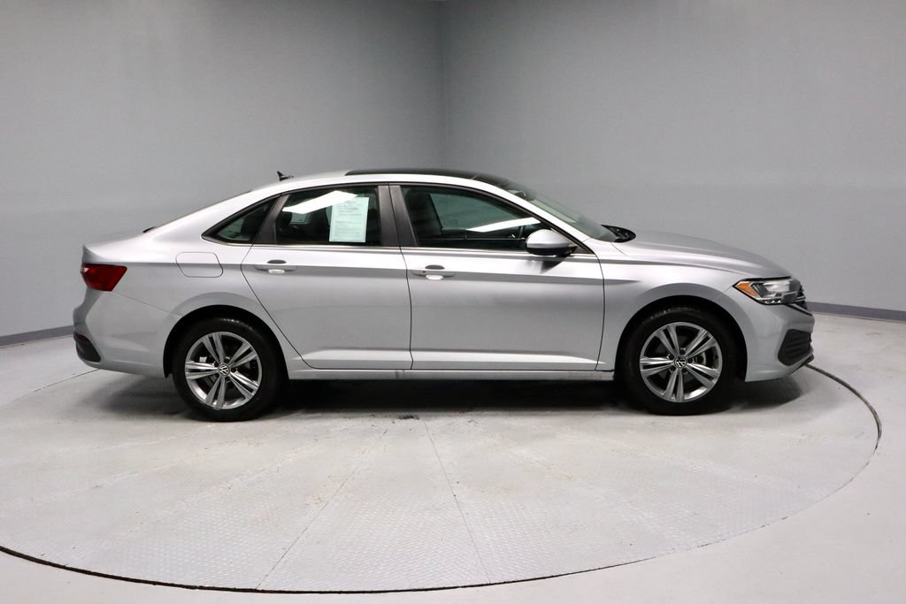 Used 2024 Volkswagen Jetta SE FWD image 12