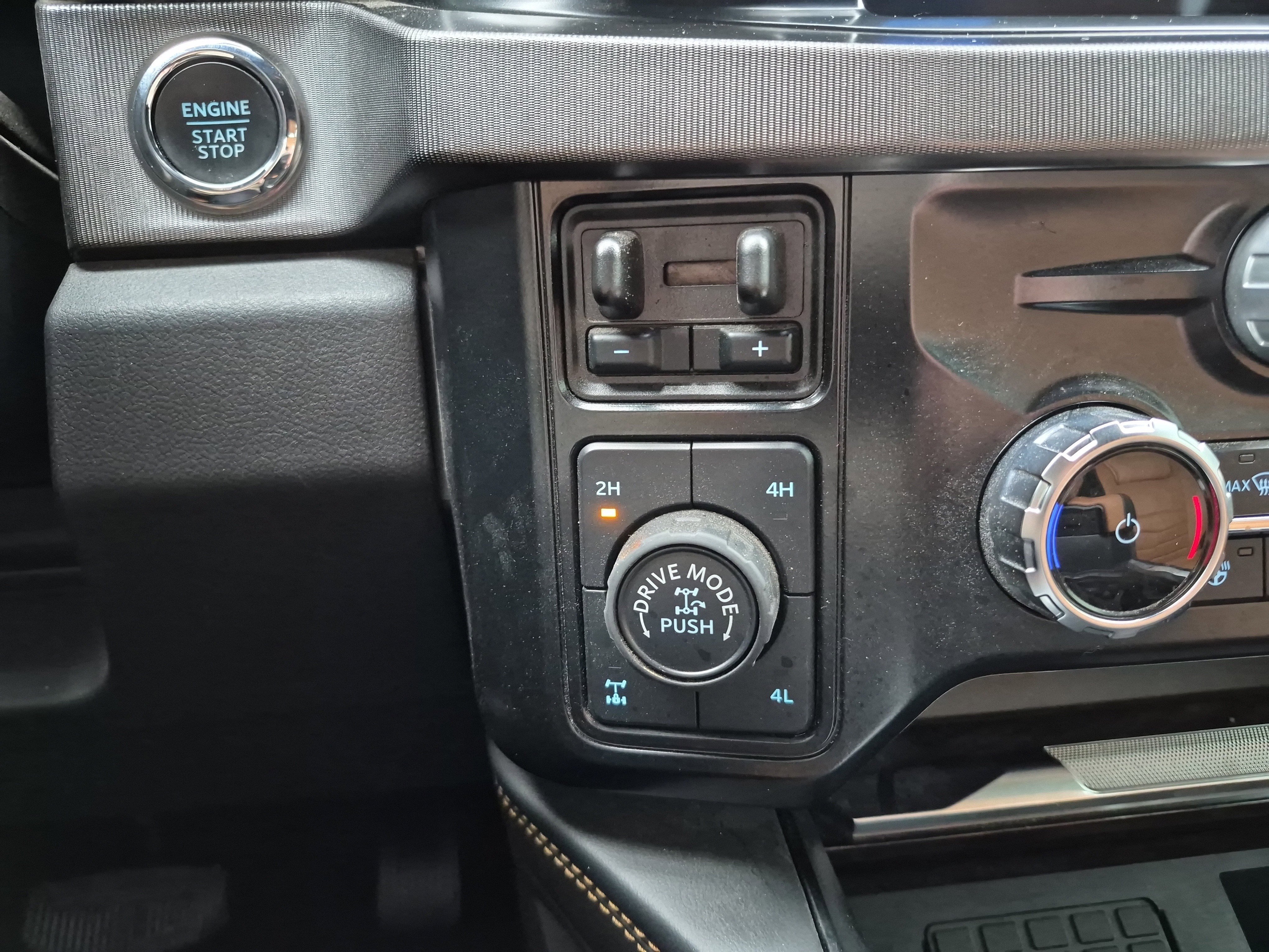 Certified 2024 Ford F250 Platinum w/ Tremor Off-Road Package image 38