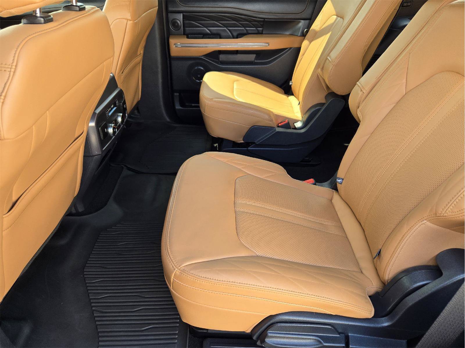 Certified 2024 Ford Expedition Platinum AWD/4WD image 27