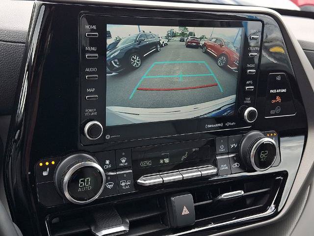 Used 2022 Toyota Highlander XLE AWD/4WD image 19
