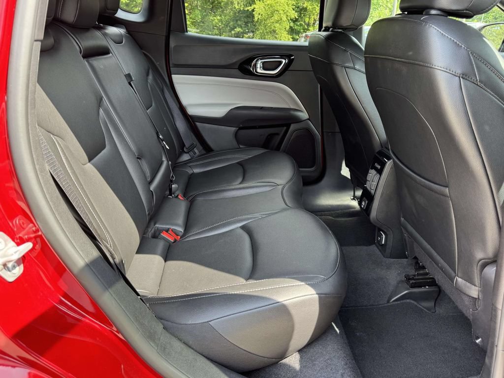 Used 2025 Jeep Compass Limited AWD/4WD image 16