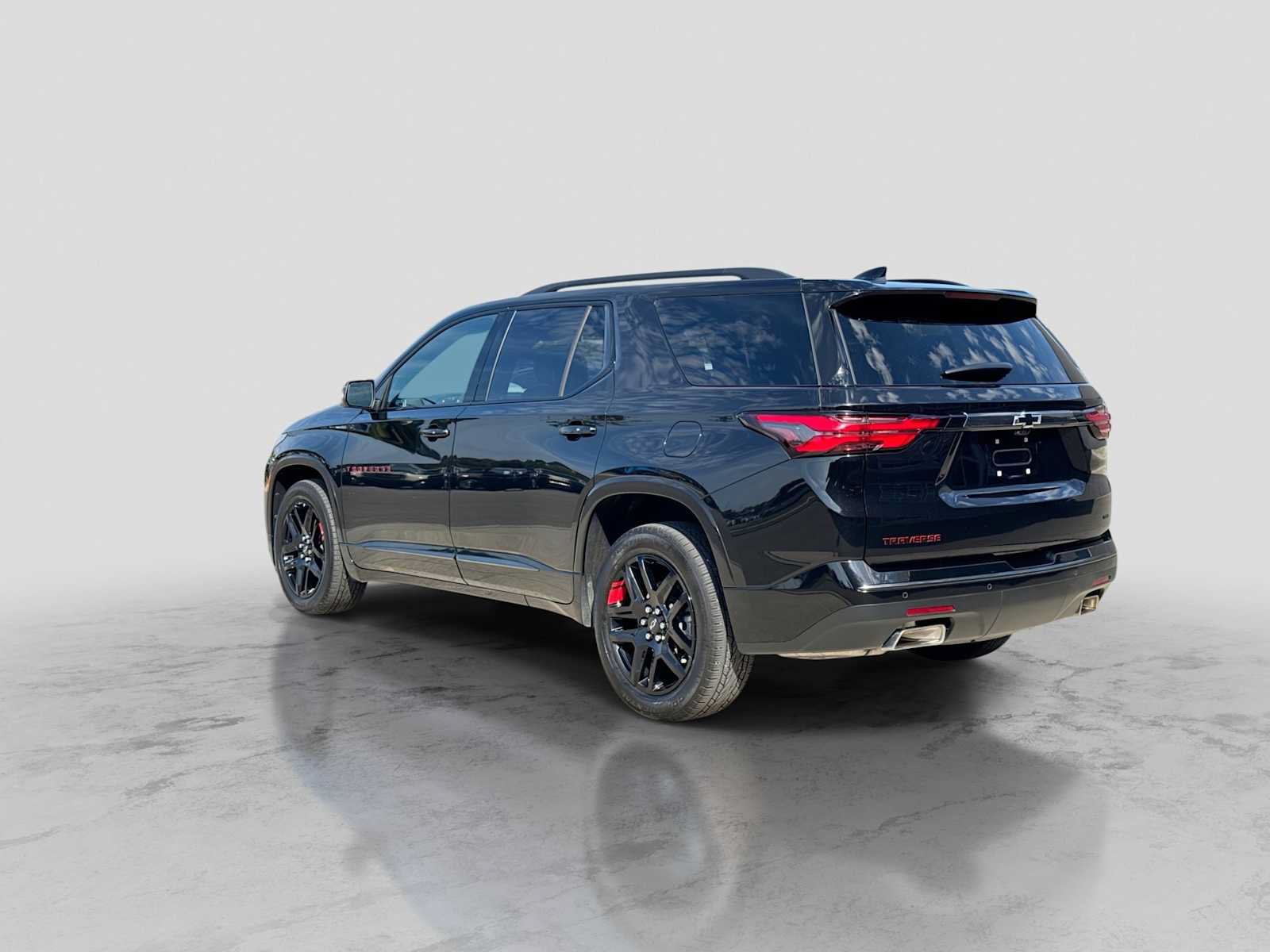 Used 2023 Chevrolet Traverse Premier w/ Redline Edition AWD/4WD image 4