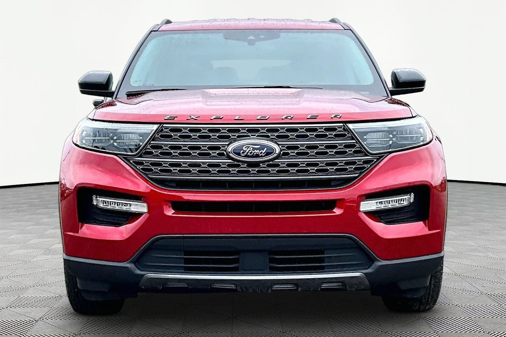 Certified 2024 Ford Explorer XLT w/ Equipment Group 202A AWD/4WD image 3