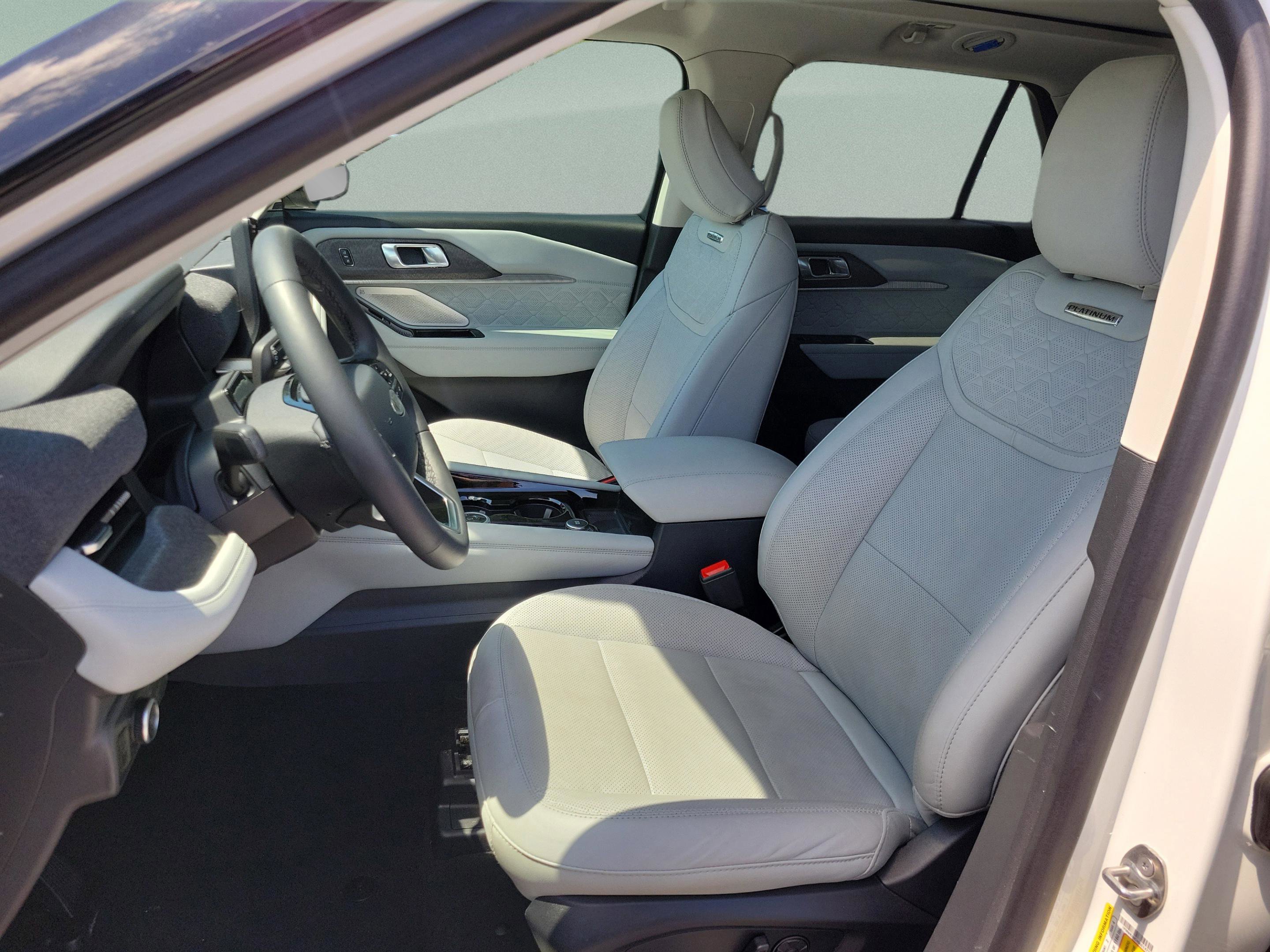 Certified 2025 Ford Explorer Platinum w/ Ultimate Package AWD/4WD image 8