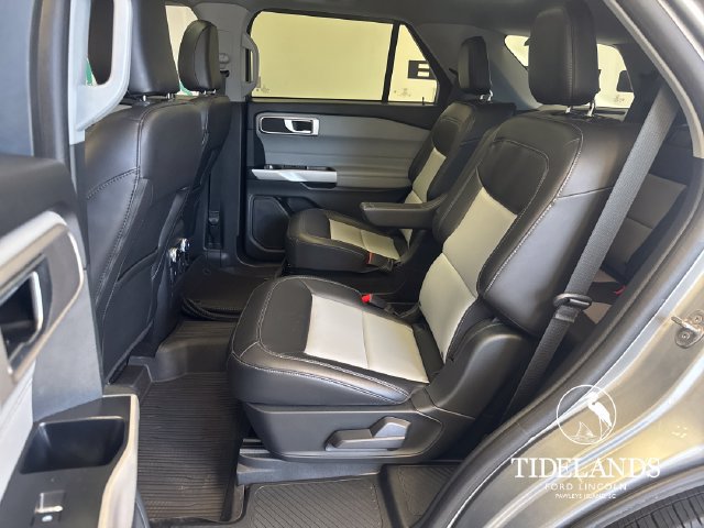 Certified 2024 Ford Explorer XLT w/ Equipment Group 202A RWD image 30