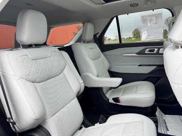 Certified 2025 Ford Explorer Platinum w/ Ultimate Package AWD/4WD image 31