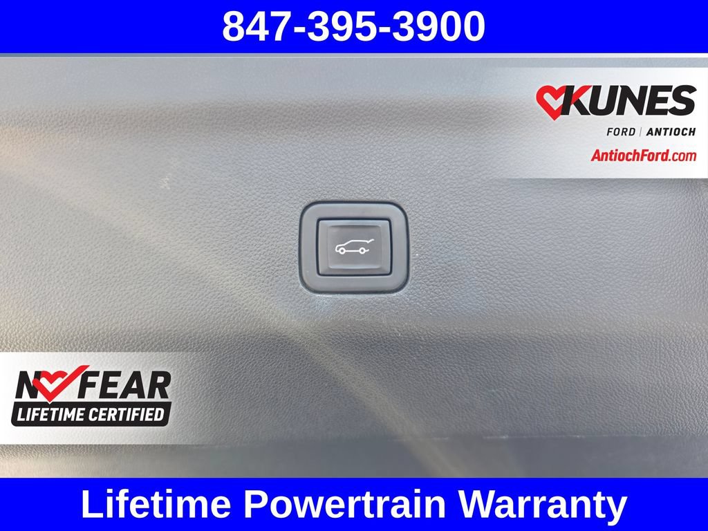 Used 2024 Chevrolet Suburban Premier AWD/4WD image 34