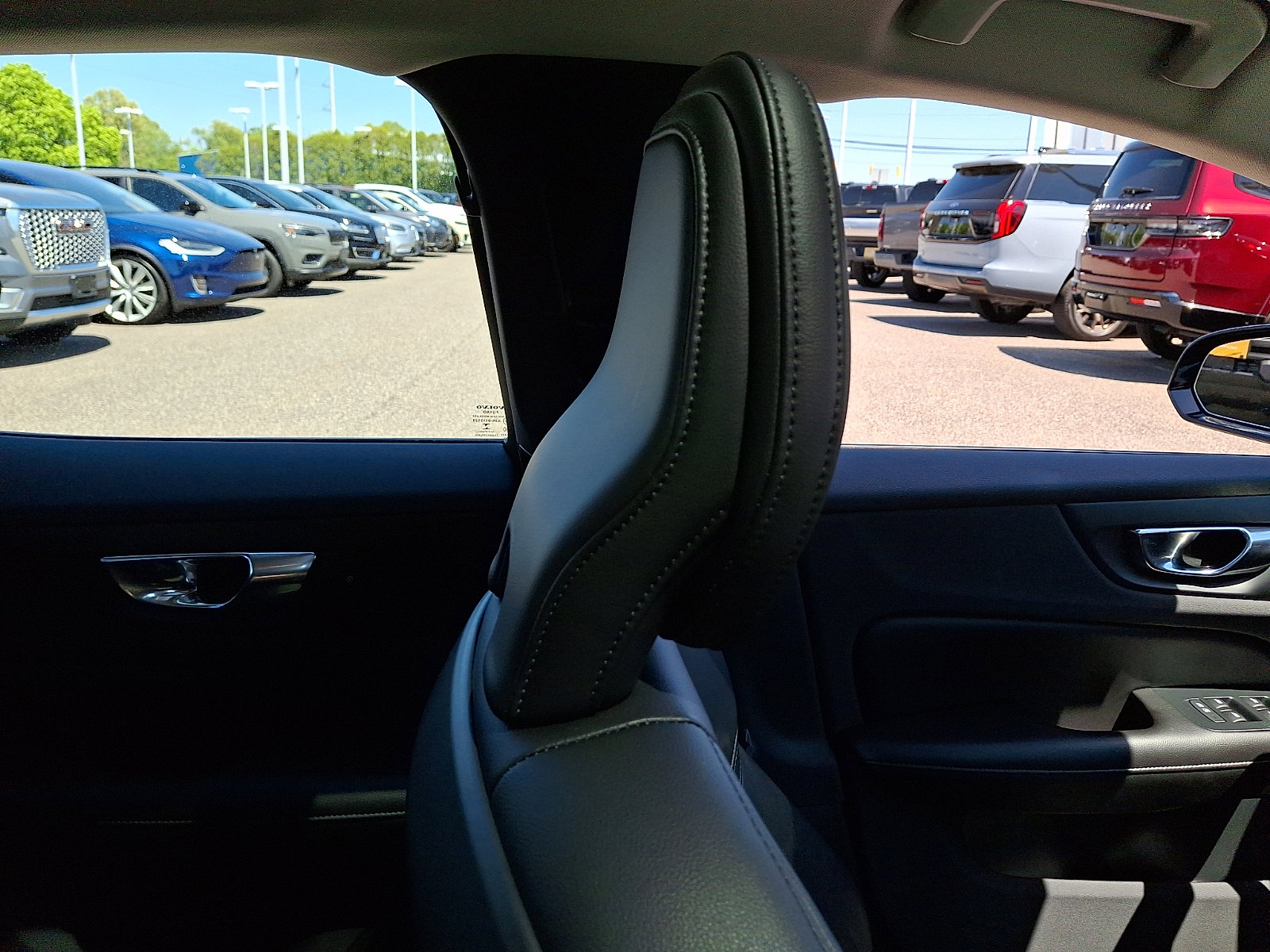 Used 2022 Volvo S60 B5 Momentum w/ Premium Package AWD/4WD image 13