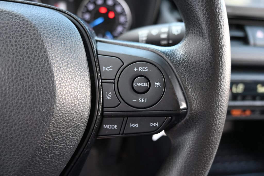 Used 2021 Toyota RAV4 LE AWD/4WD image 31