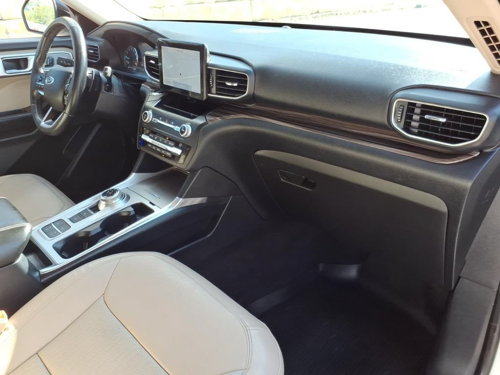 Certified 2020 Ford Explorer Limited RWD image 4