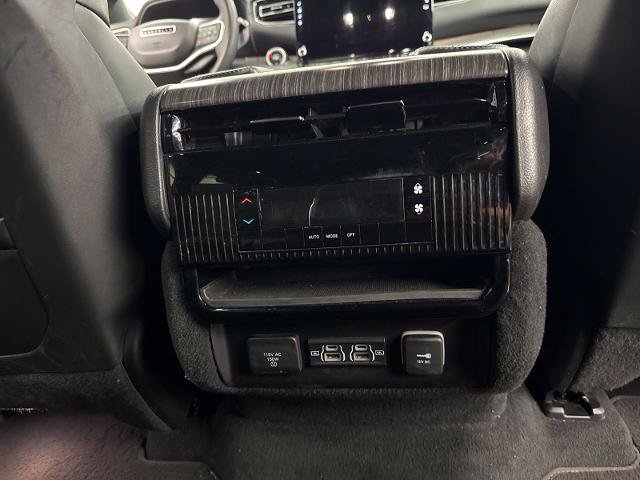 Used 2023 Jeep Wagoneer L Series II AWD/4WD image 26
