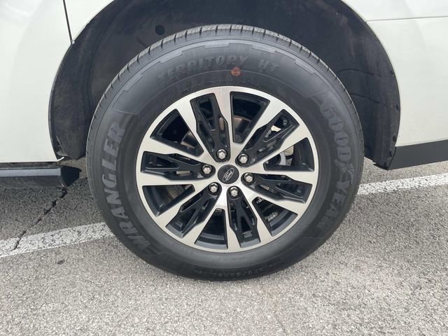 Certified 2025 Ford Expedition Max Platinum image 11