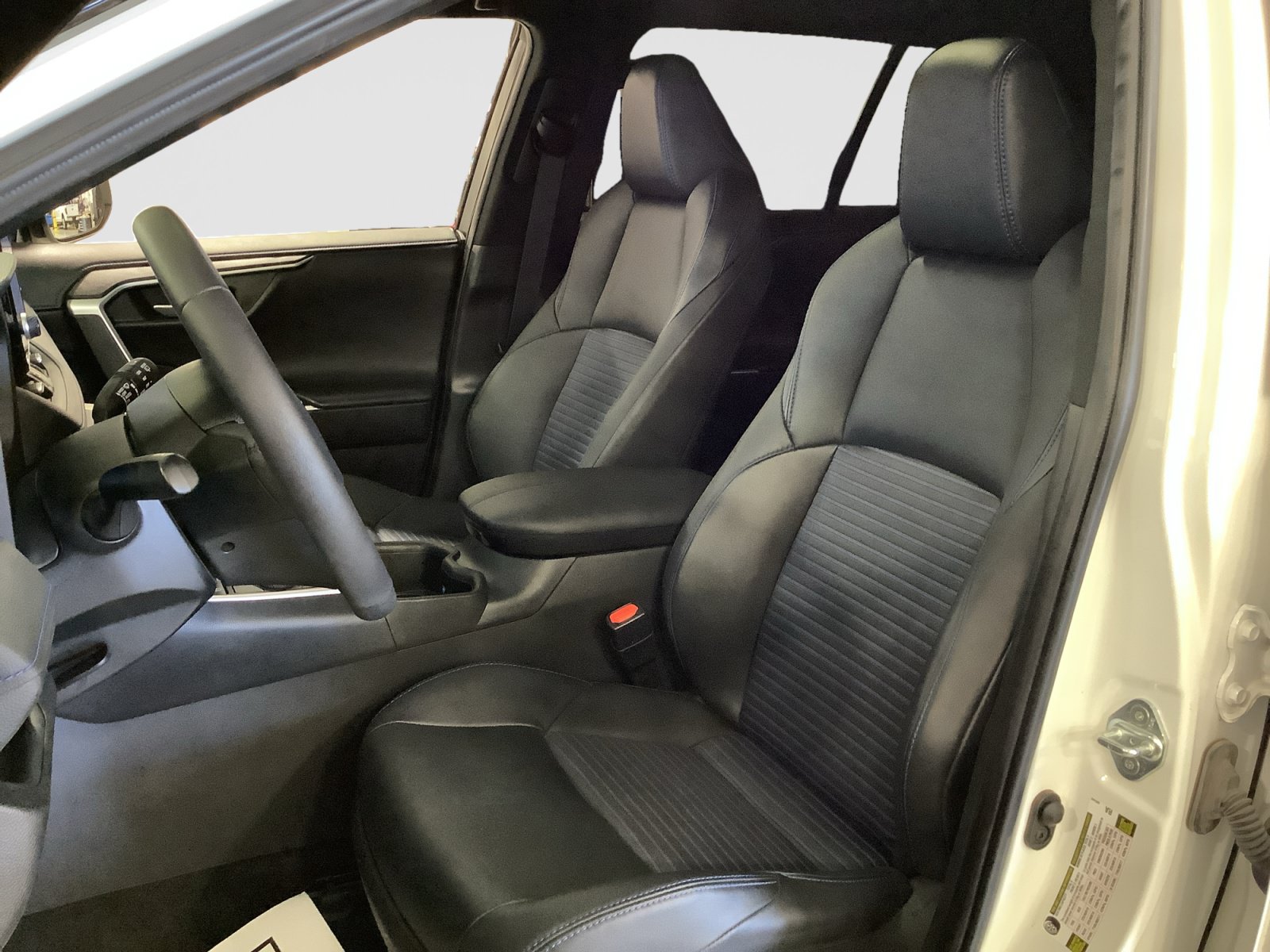 Used 2023 Toyota RAV4 XSE AWD/4WD image 12