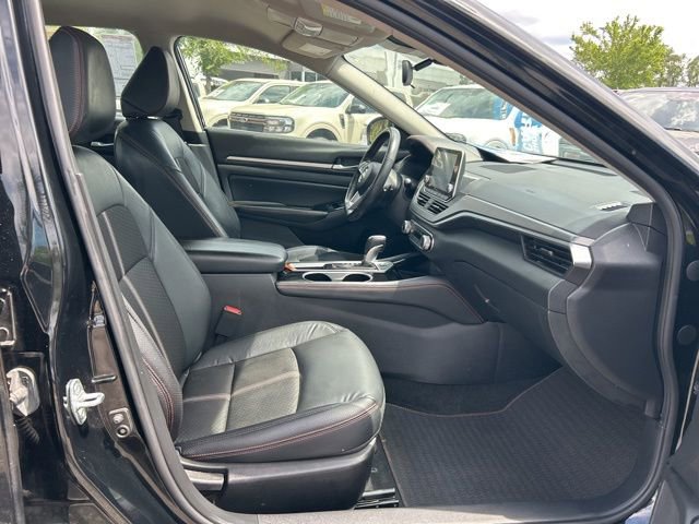 Used 2024 Nissan Altima 2.5 SR FWD image 16