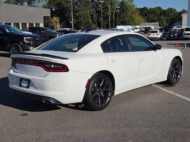 Used 2019 Dodge Charger SXT w/ Blacktop Package RWD image 3