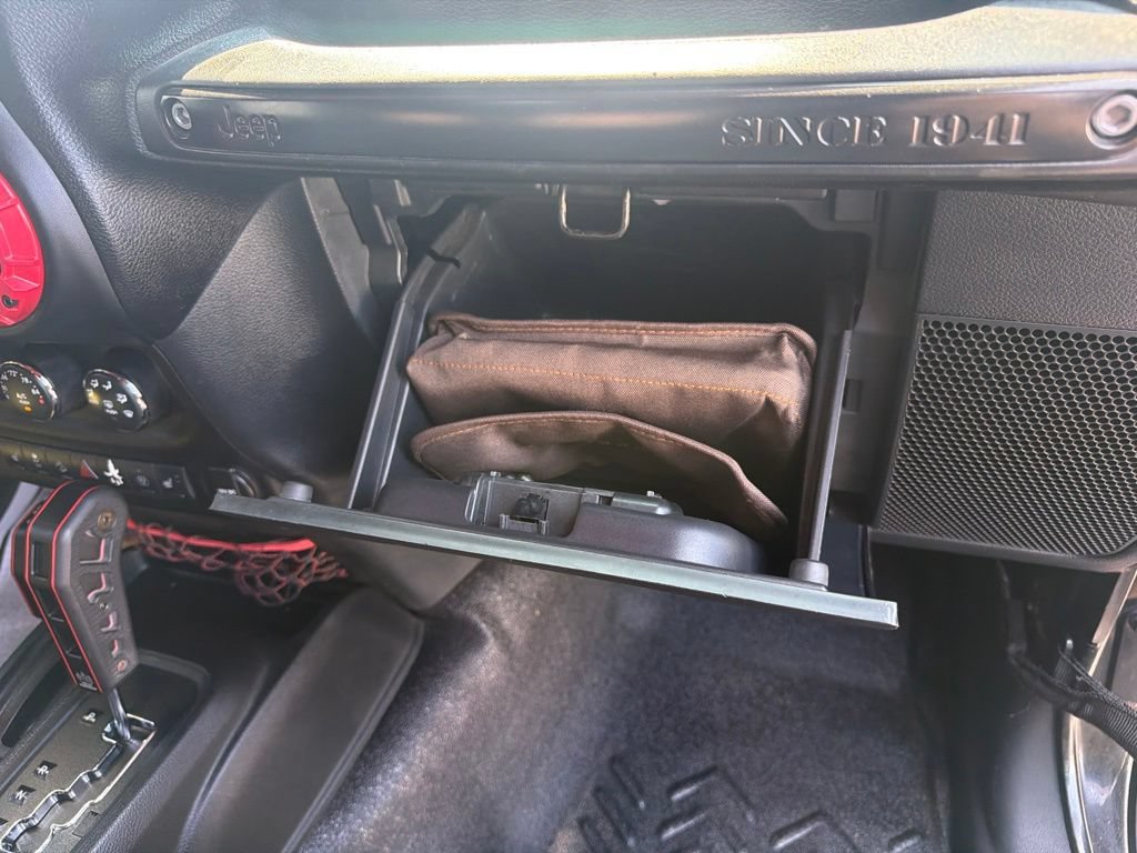 Used 2018 Jeep Wrangler Unlimited Rubicon AWD/4WD image 38