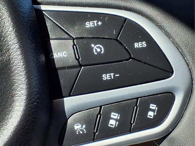 Used 2024 Chrysler Pacifica Touring-L image 21