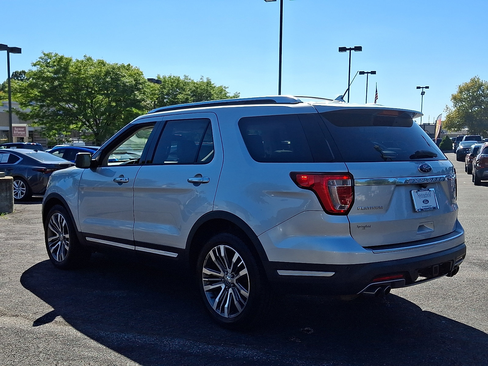 Certified 2018 Ford Explorer Platinum AWD/4WD image 4