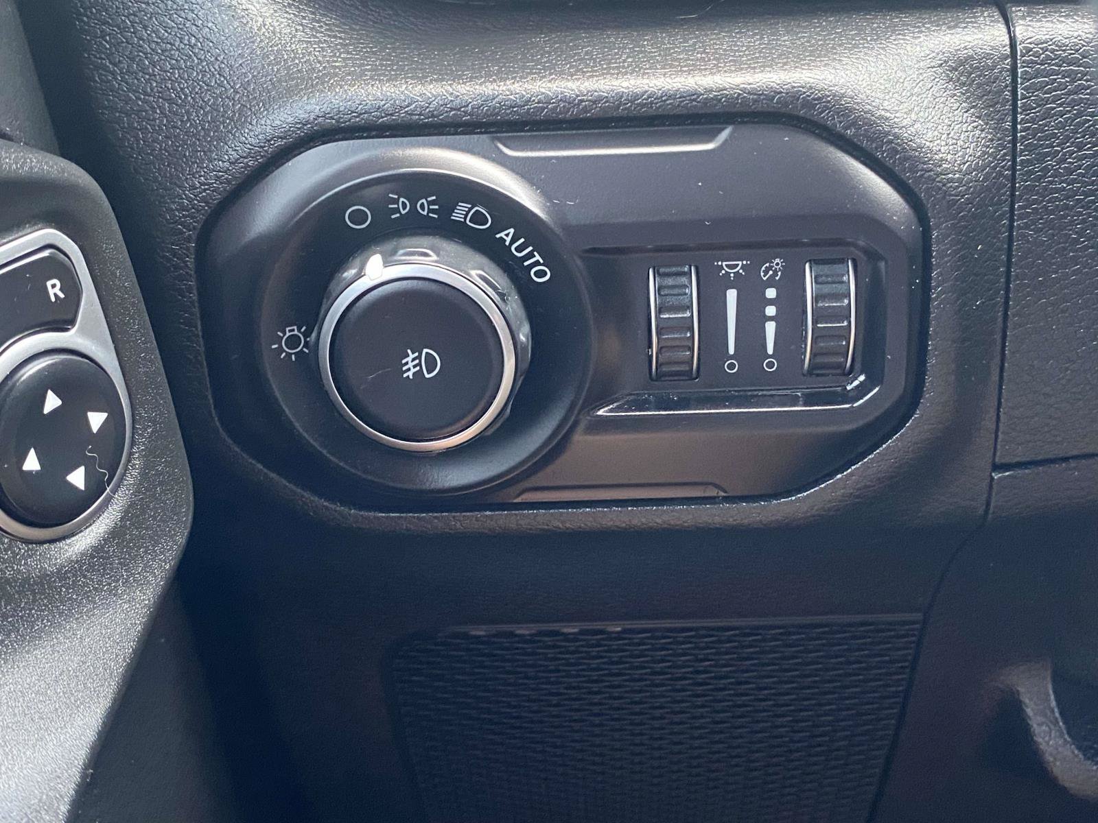 Used 2018 Jeep Wrangler Unlimited Sport S AWD/4WD image 19