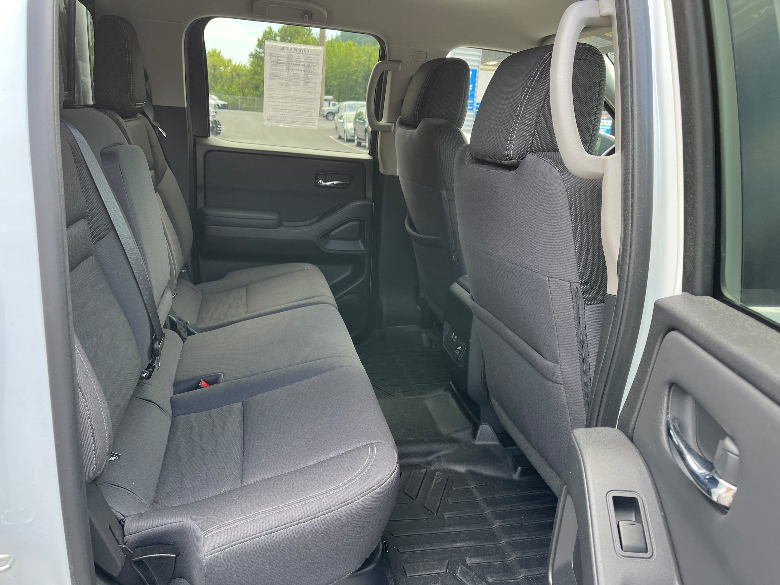 Used 2022 Nissan Frontier SV AWD/4WD image 7