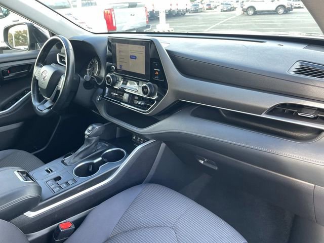 Used 2023 Toyota Highlander LE image 37
